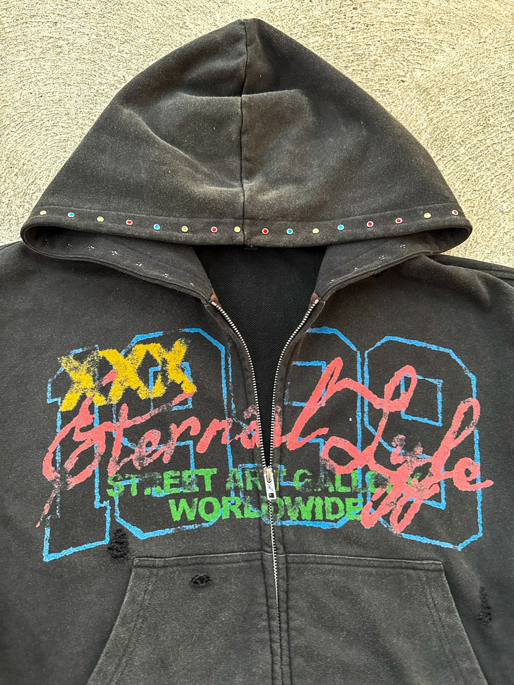 “STREET ART GALLERY” ZIP-UP HOODIE