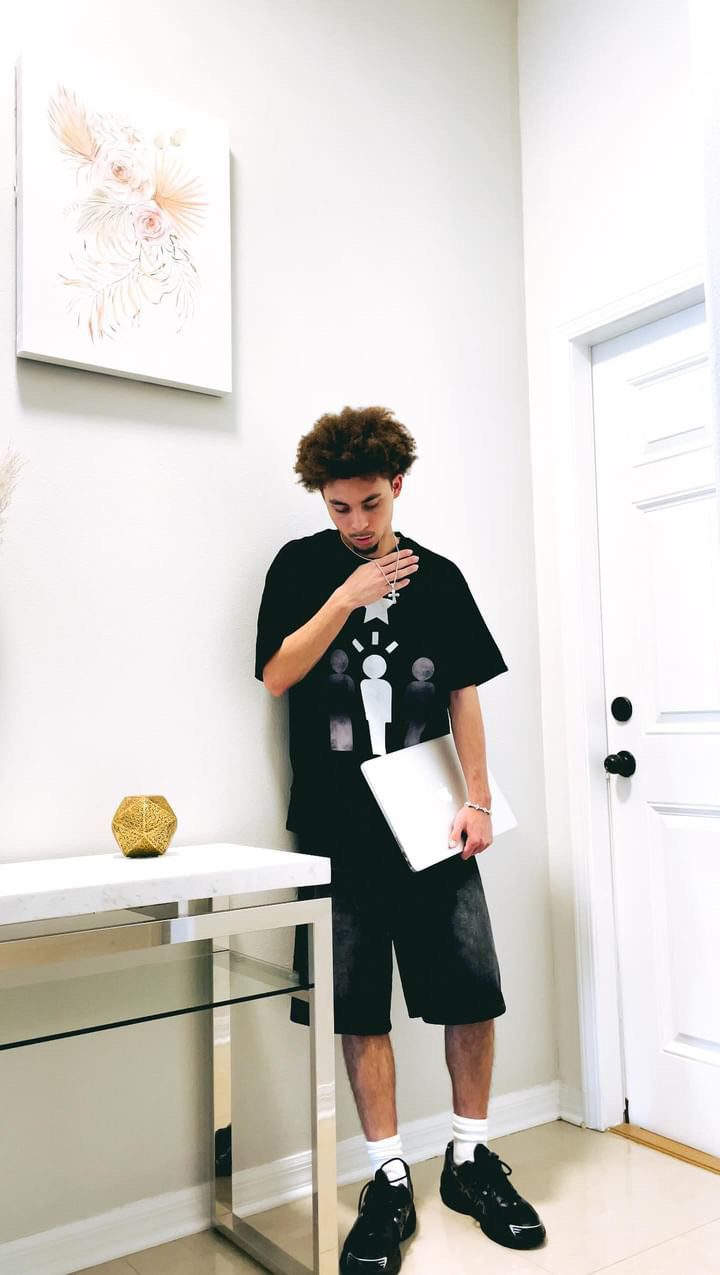 "BE THE LIGHT" OVERSIZED TEE