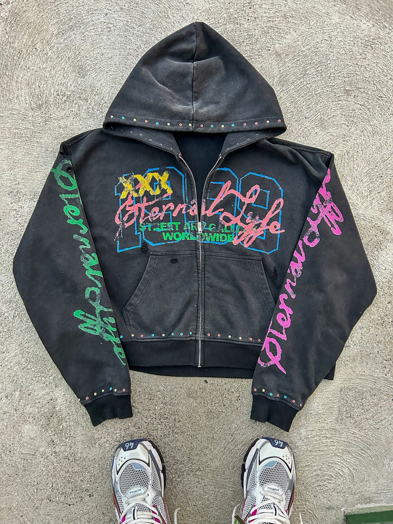 “STREET ART GALLERY” ZIP-UP HOODIE
