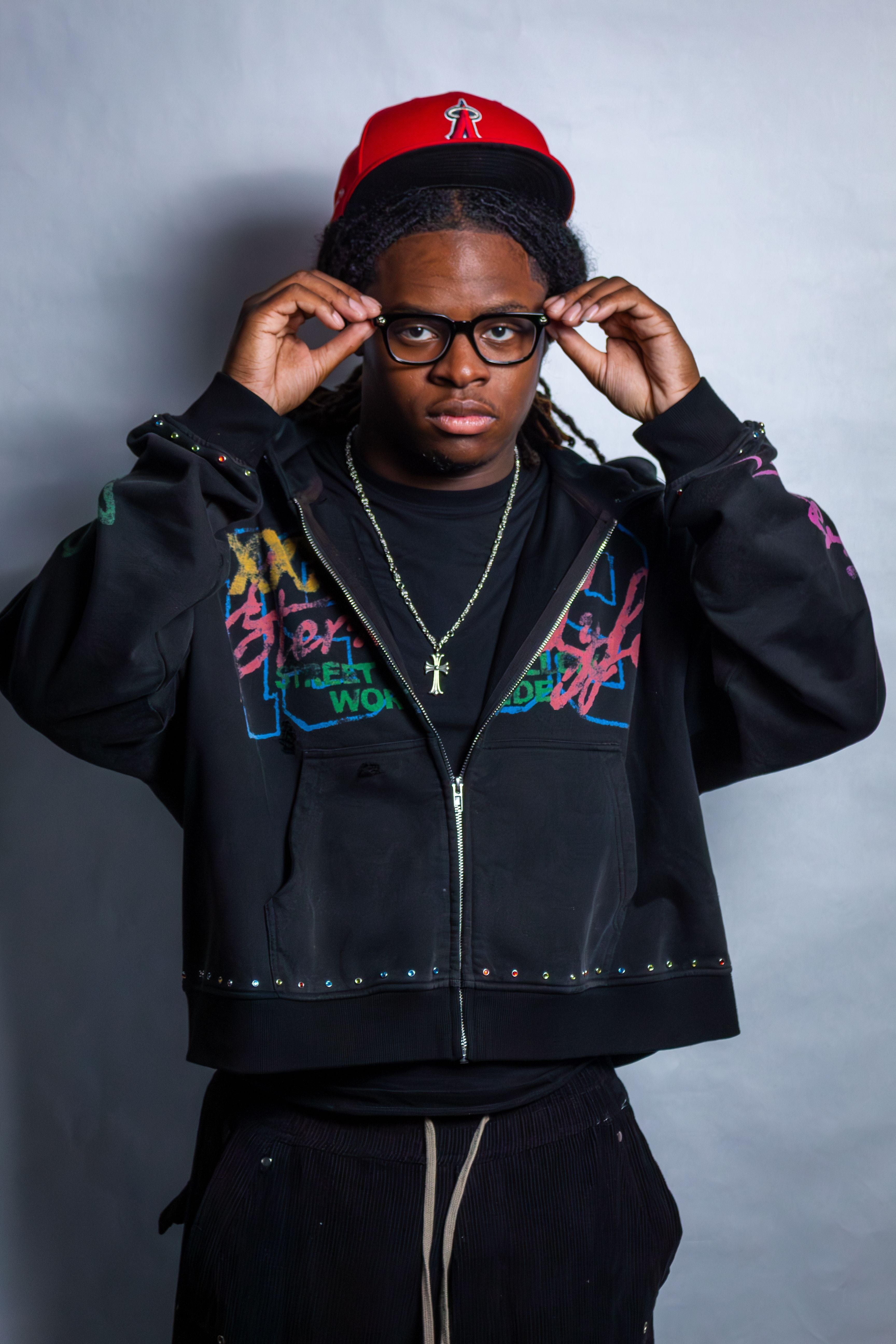 “STREET ART GALLERY” ZIP-UP HOODIE